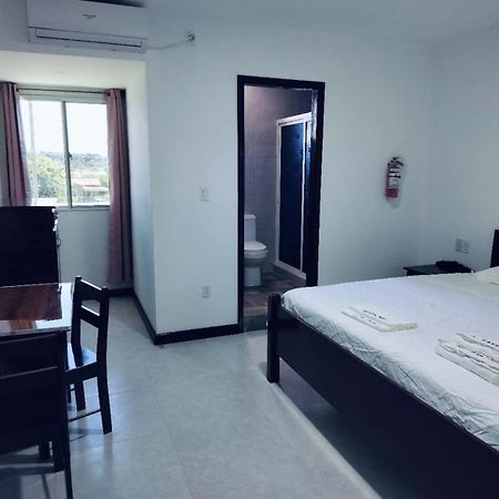 Day And Night Hotel Belmopan Luaran gambar