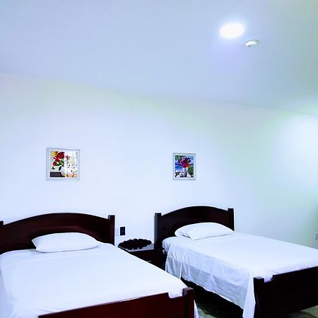 Day And Night Hotel Belmopan Luaran gambar