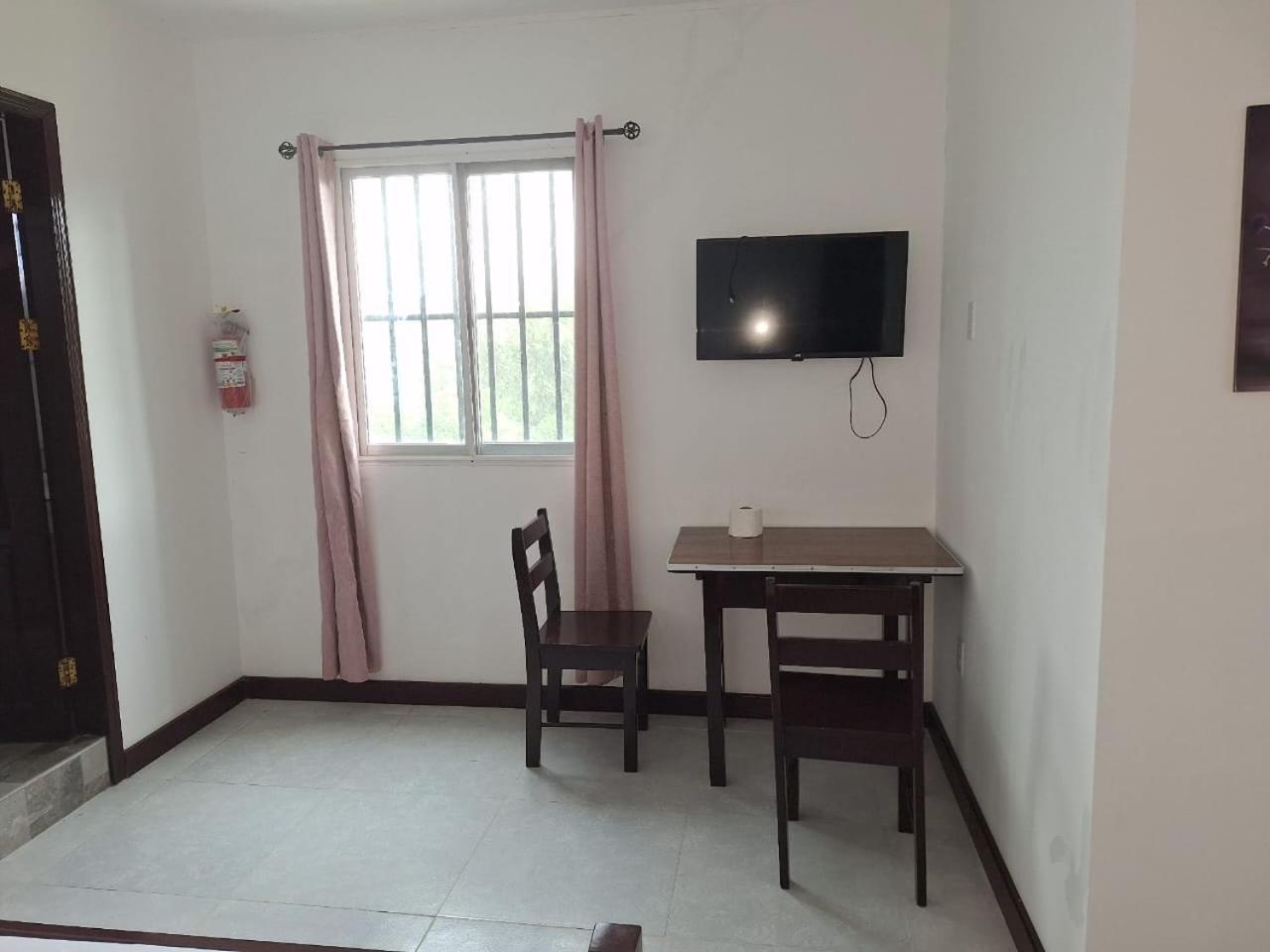 Day And Night Hotel Belmopan Luaran gambar