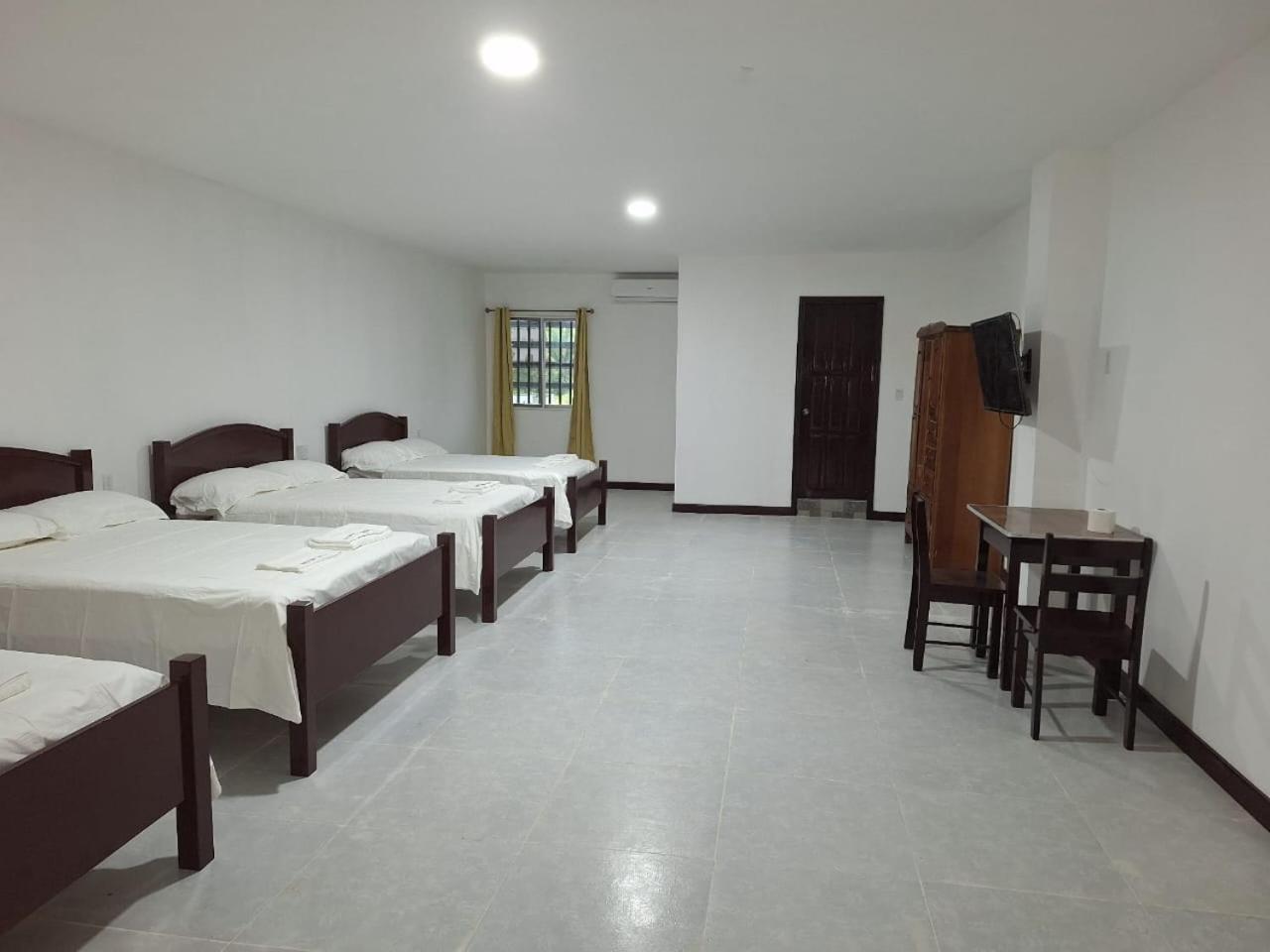 Day And Night Hotel Belmopan Luaran gambar
