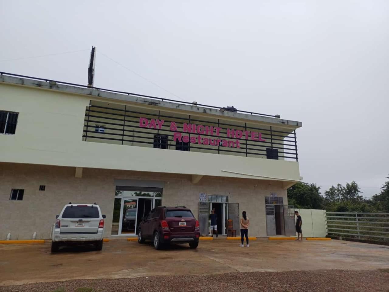 Day And Night Hotel Belmopan Luaran gambar